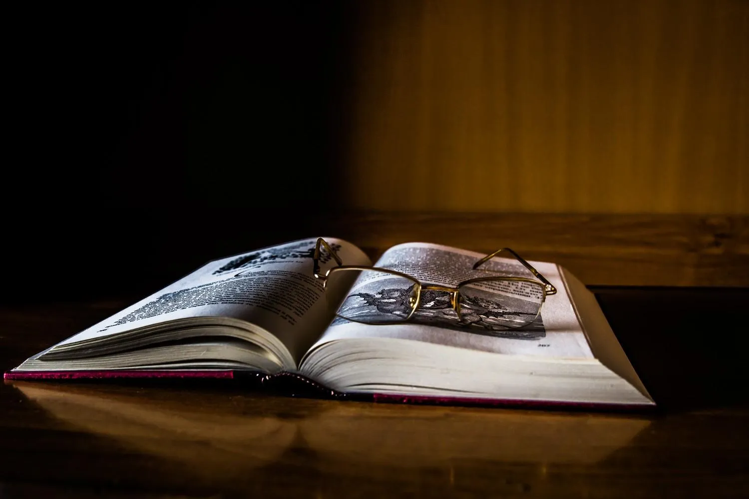 close-up-eyeglasses-open-book-table Canadian ghostwriters
