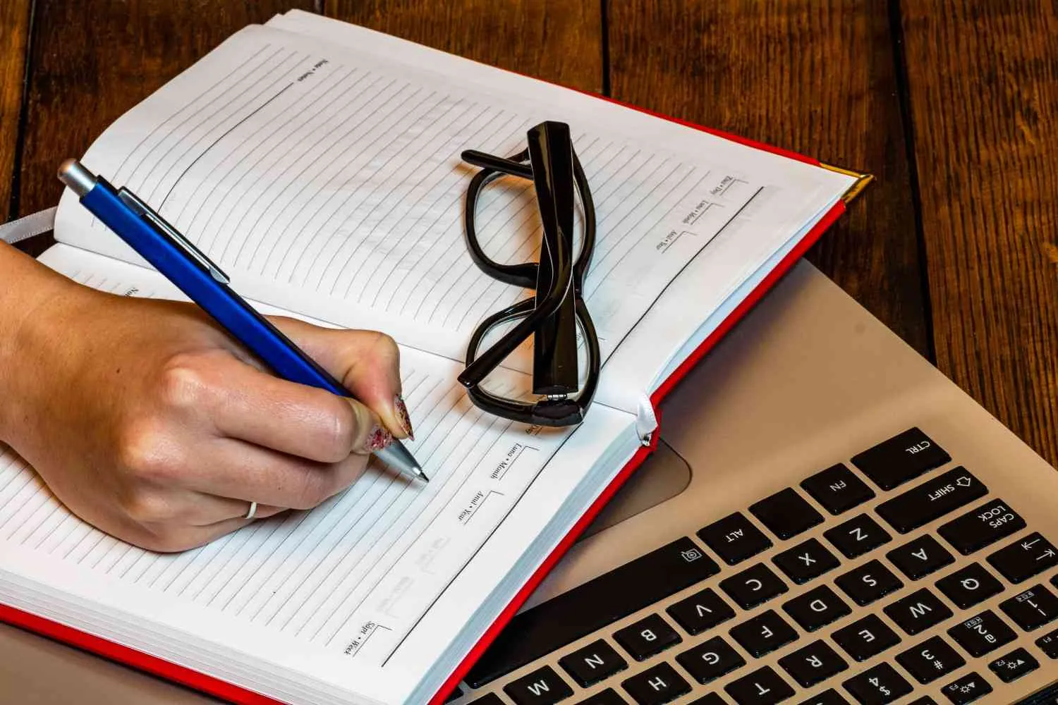 hands-woman-with-diary-eyeglasses-laptop canadianghostwriters