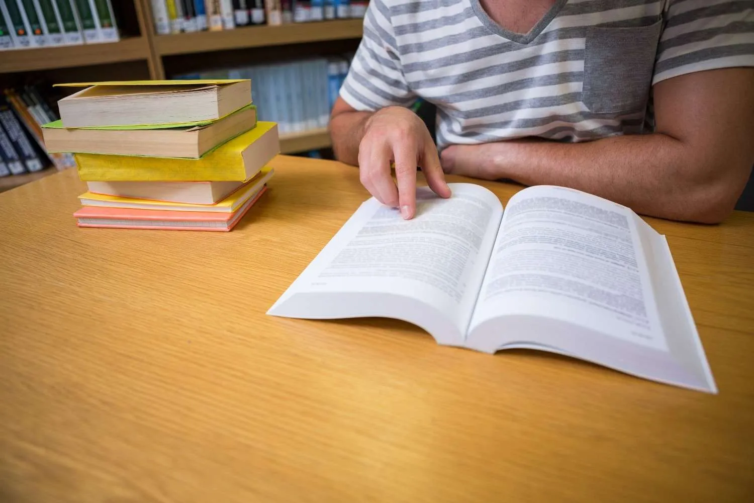 student-studying-library canadianghostwriters